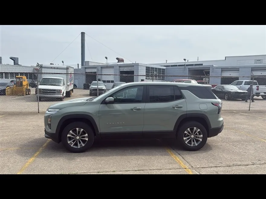 2026 Chevrolet Equinox LT photo 1