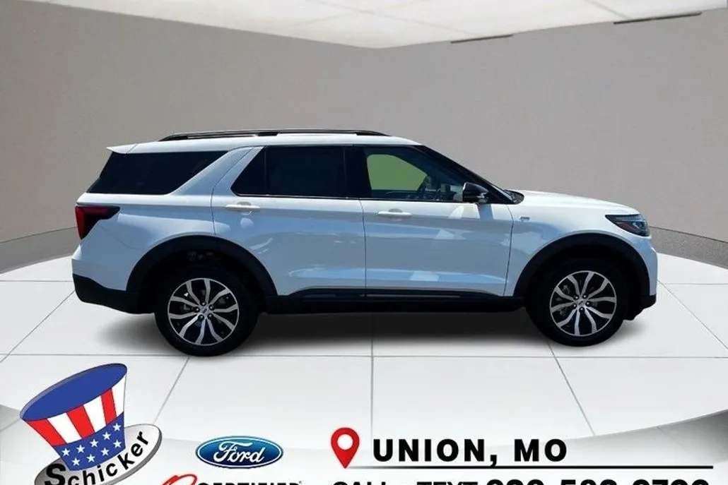 2025 Ford Explorer ST-Line photo 1
