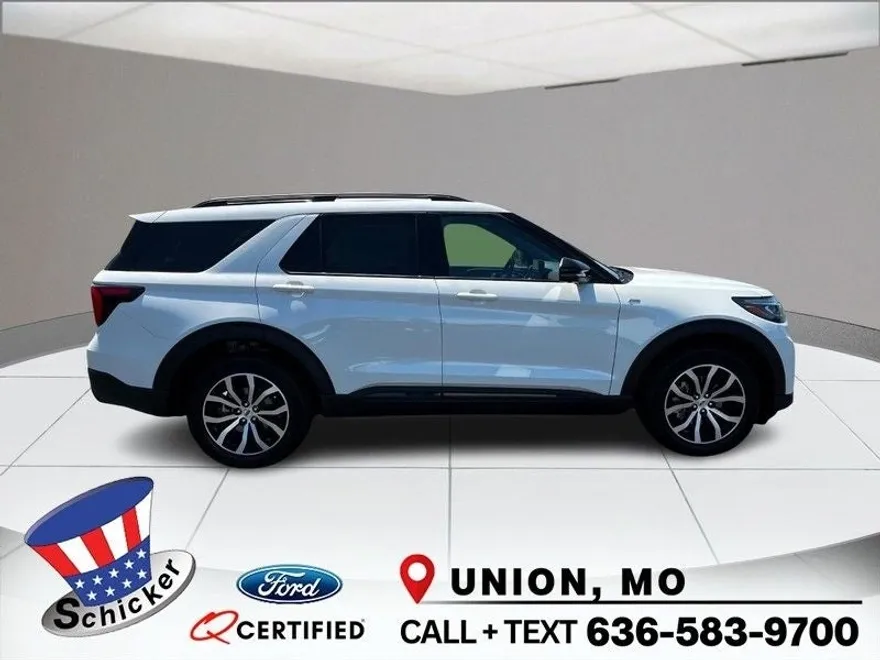 2025 Ford Explorer ST-Line photo 1
