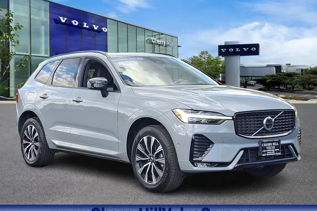 2025 Volvo XC60 B5 Plus photo 1