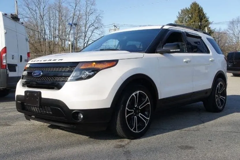 2015 Ford Explorer Sport photo 1