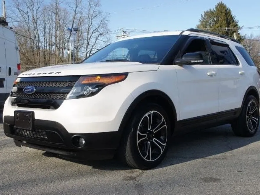 2015 Ford Explorer Sport photo 1