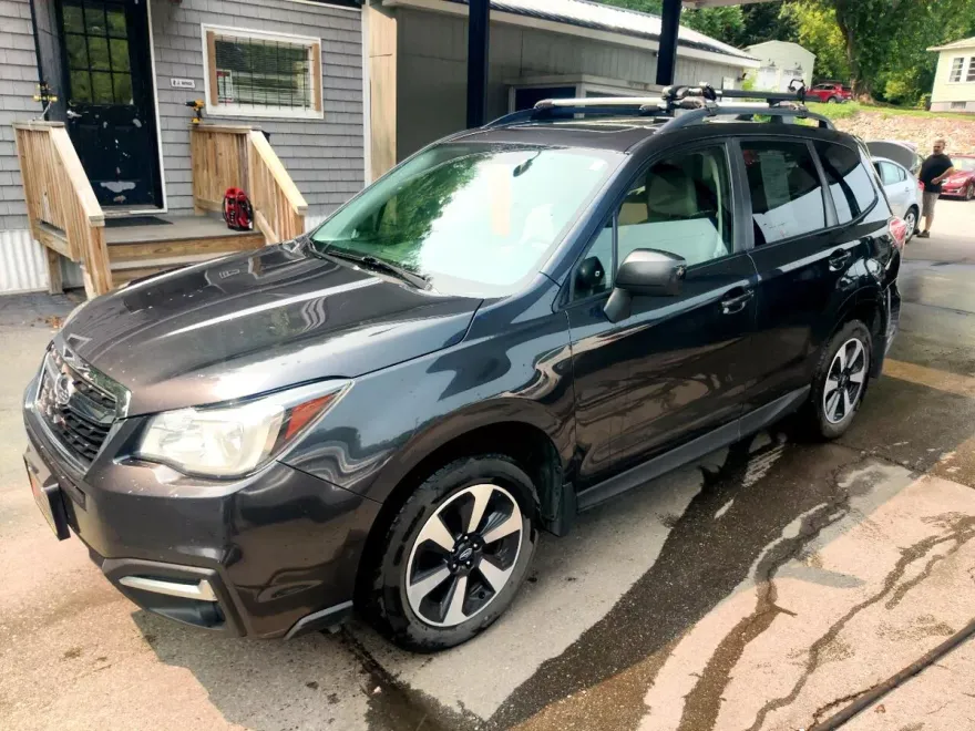 2017 Subaru Forester 2.5i Premium photo 1