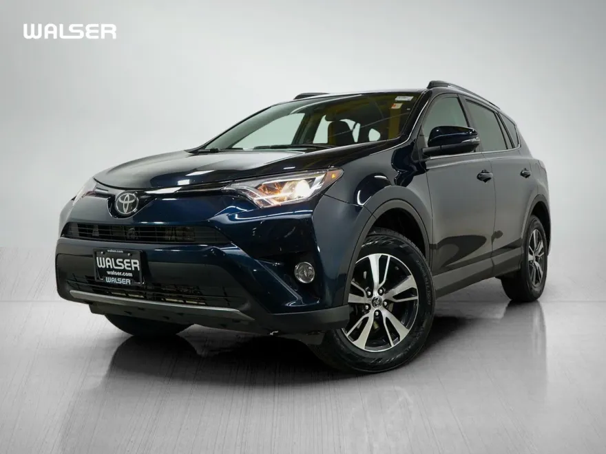 2017 Toyota RAV4 XLE photo 1