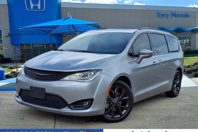 2020 Chrysler Pacifica Touring Plus 35th Anniversary photo 1