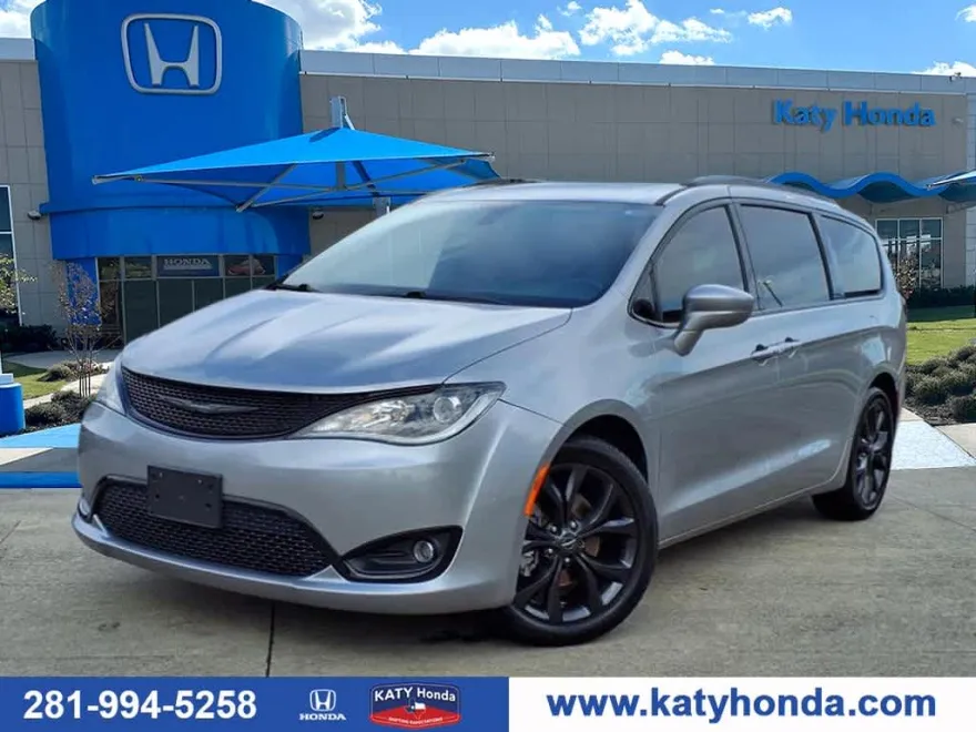 2020 Chrysler Pacifica Touring Plus 35th Anniversary photo 1