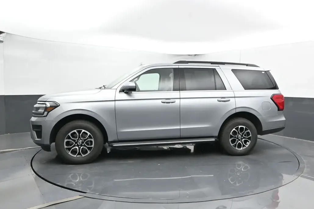 2022 Ford Expedition XLT photo 1