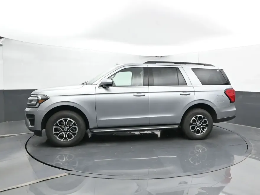 2022 Ford Expedition XLT photo 1