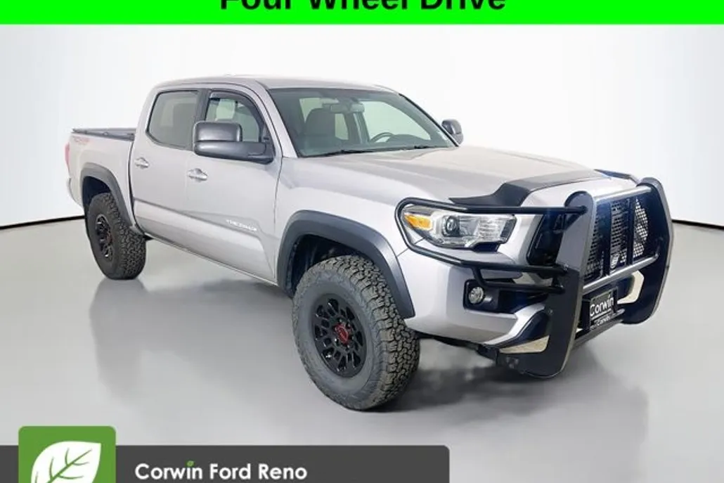 2017 Toyota Tacoma TRD Off-Road photo 1