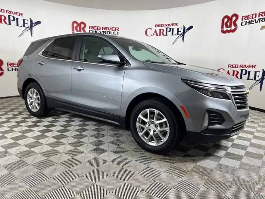 2024 Chevrolet Equinox LT photo 1