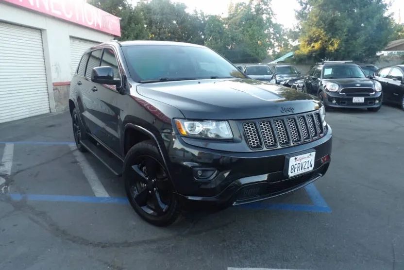 2015 Jeep Grand Cherokee Altitude photo 1
