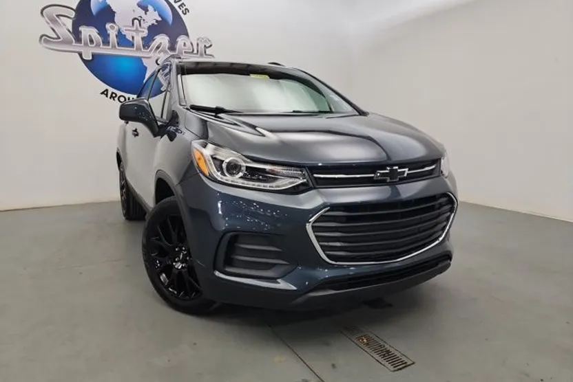 2022 Chevrolet Trax LT photo 1