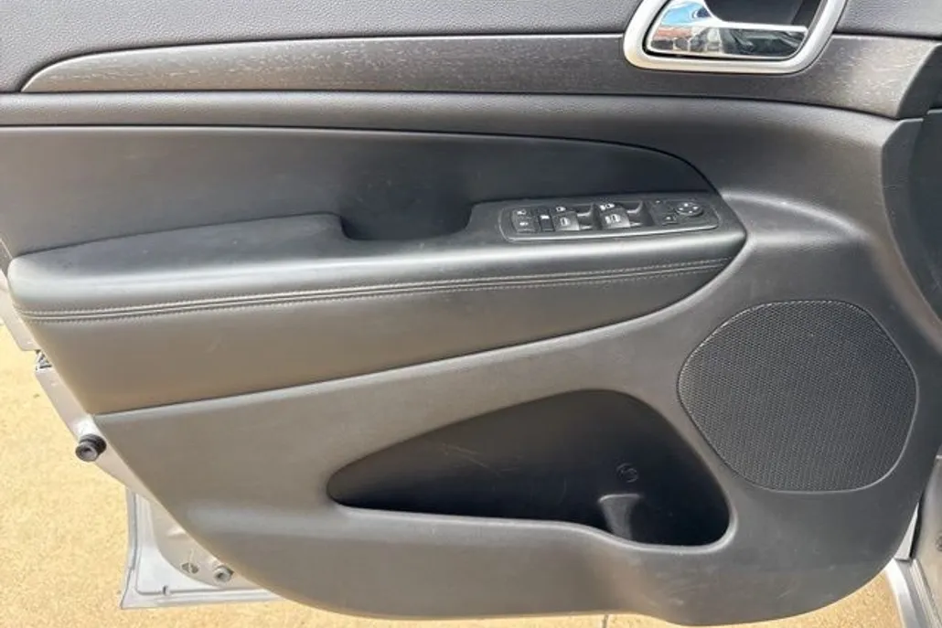 2015 Jeep Grand Cherokee Altitude photo 1