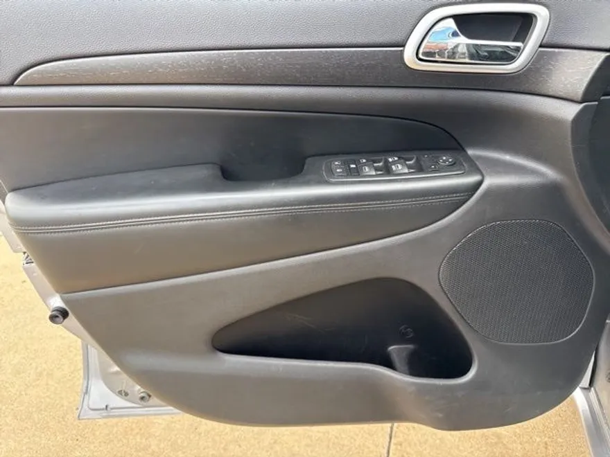 2015 Jeep Grand Cherokee Altitude photo 1