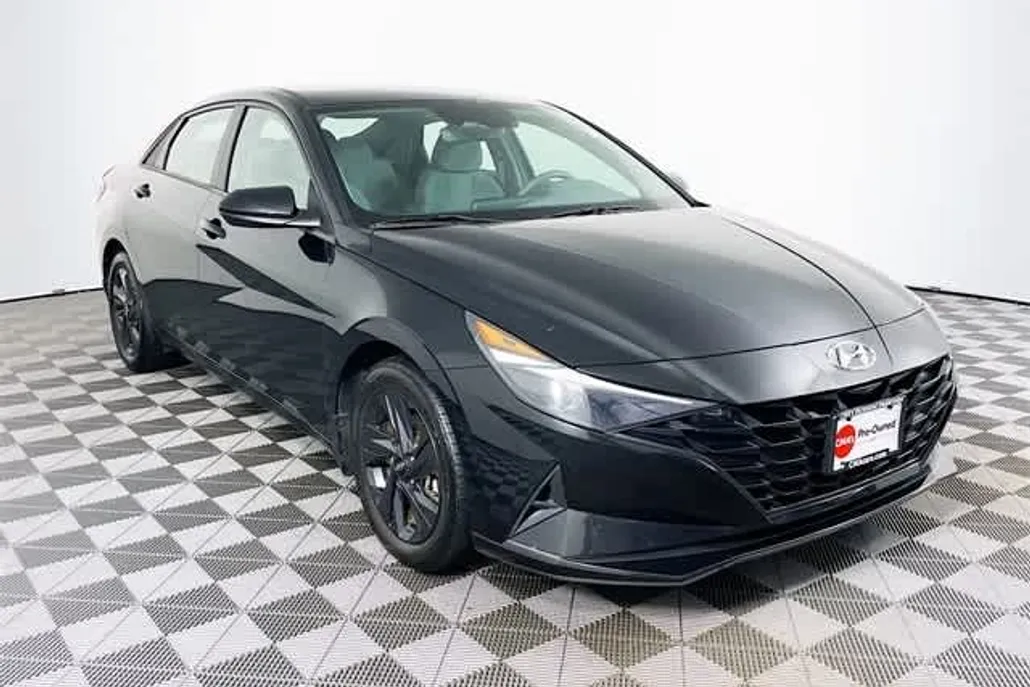 2022 Hyundai Elantra SEL photo 1