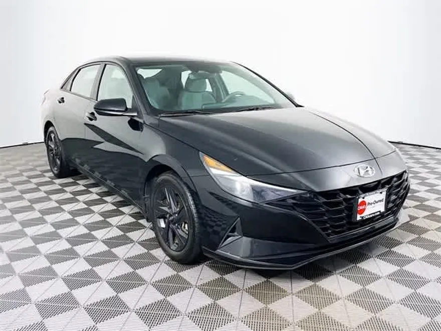 2022 Hyundai Elantra SEL photo 1