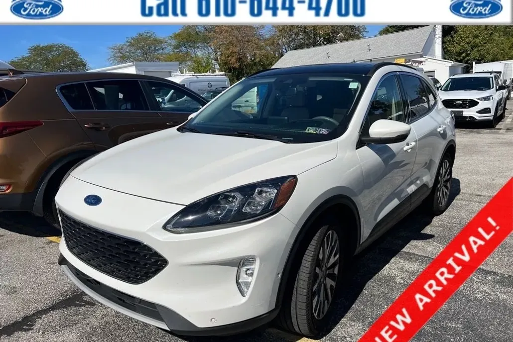 2020 Ford Escape Titanium Hybrid photo 1