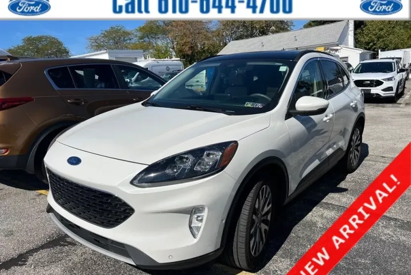 2020 Ford Escape Titanium Hybrid photo 1