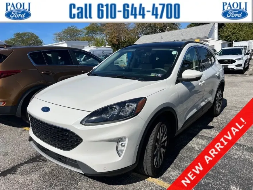 2020 Ford Escape Titanium Hybrid photo 1