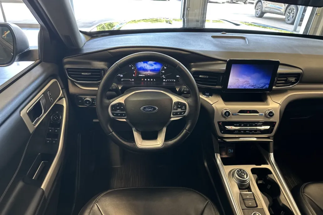 2022 Ford Explorer XLT photo 1