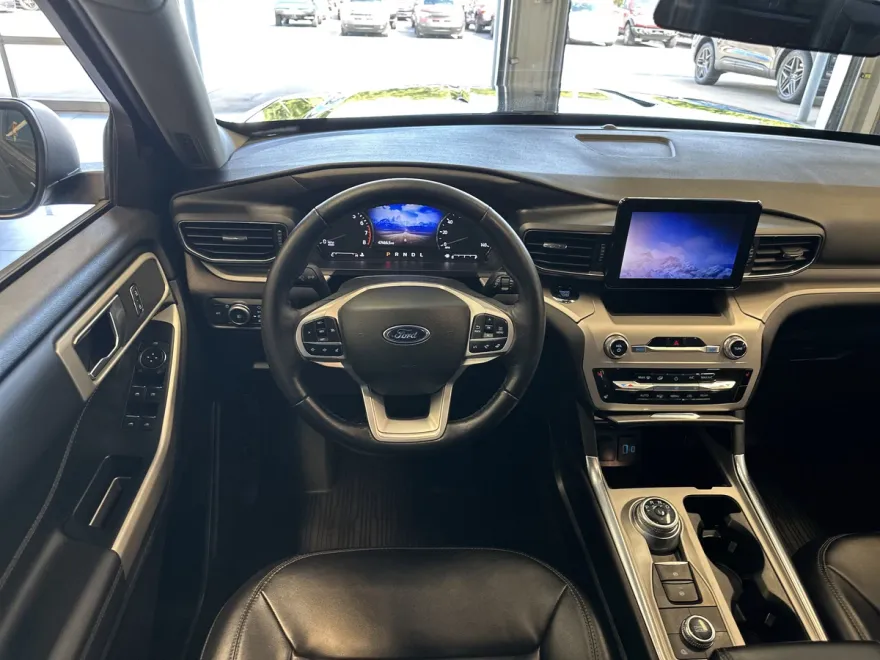 2022 Ford Explorer XLT photo 1