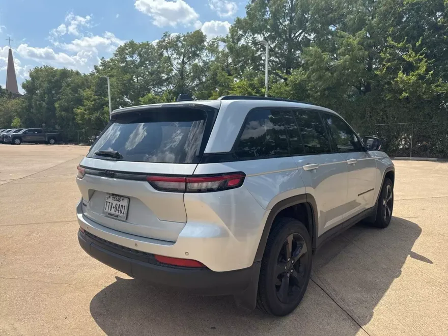 2023 Jeep Grand Cherokee Altitude photo 1