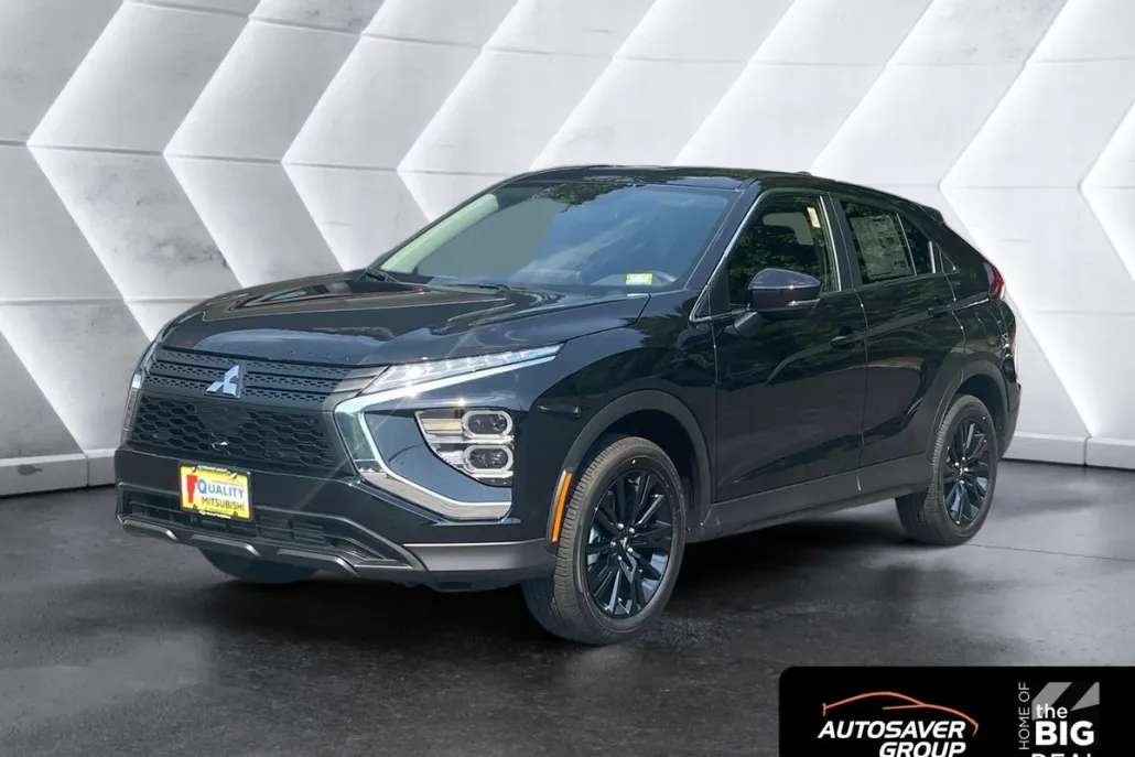 2025 Mitsubishi Eclipse Cross LE photo 1
