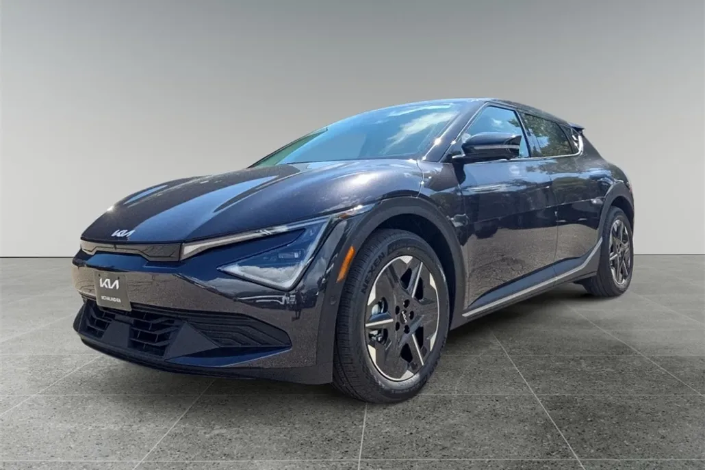 2025 Kia EV6 Light photo 1