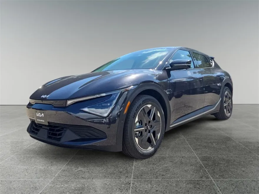 2025 Kia EV6 Light photo 1