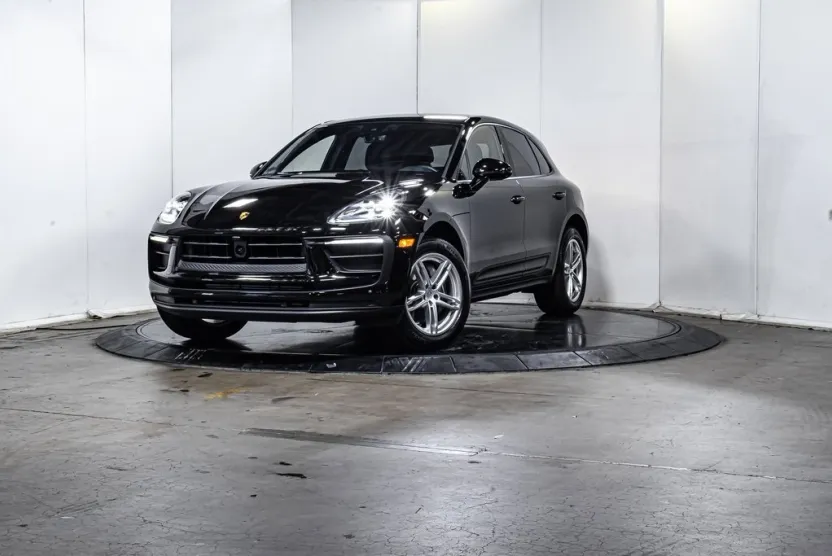 2025 Porsche Macan T photo 1