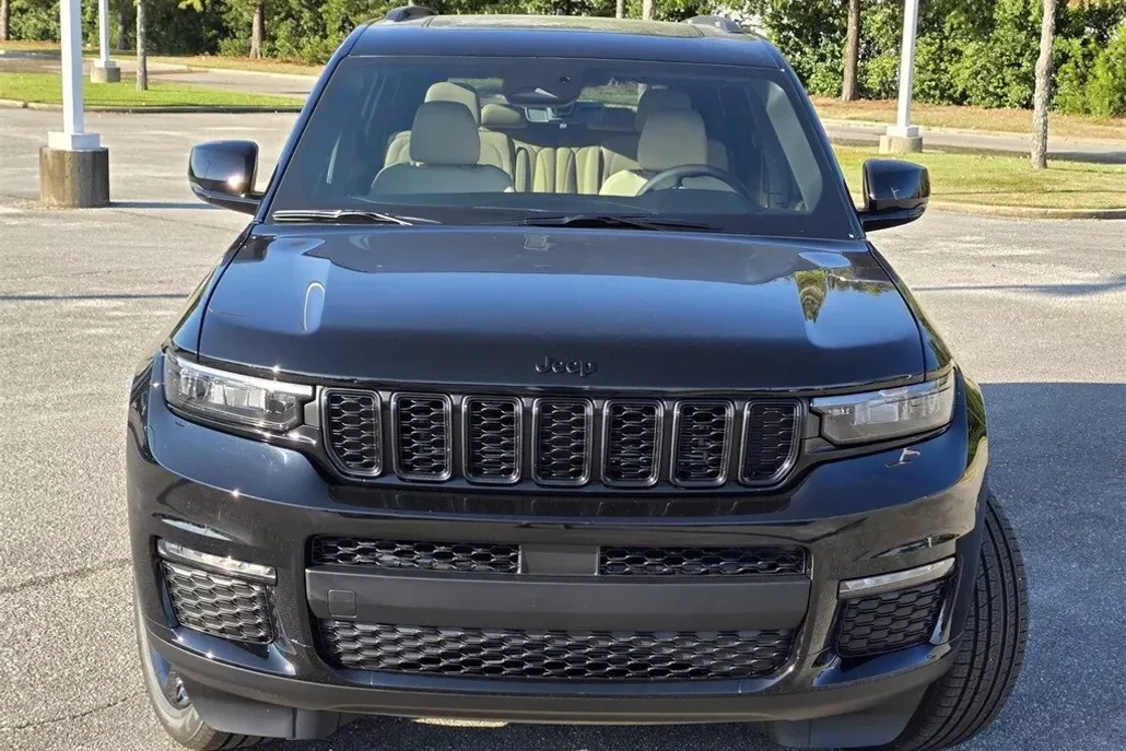 2025 Jeep Grand Cherokee Limited photo 1