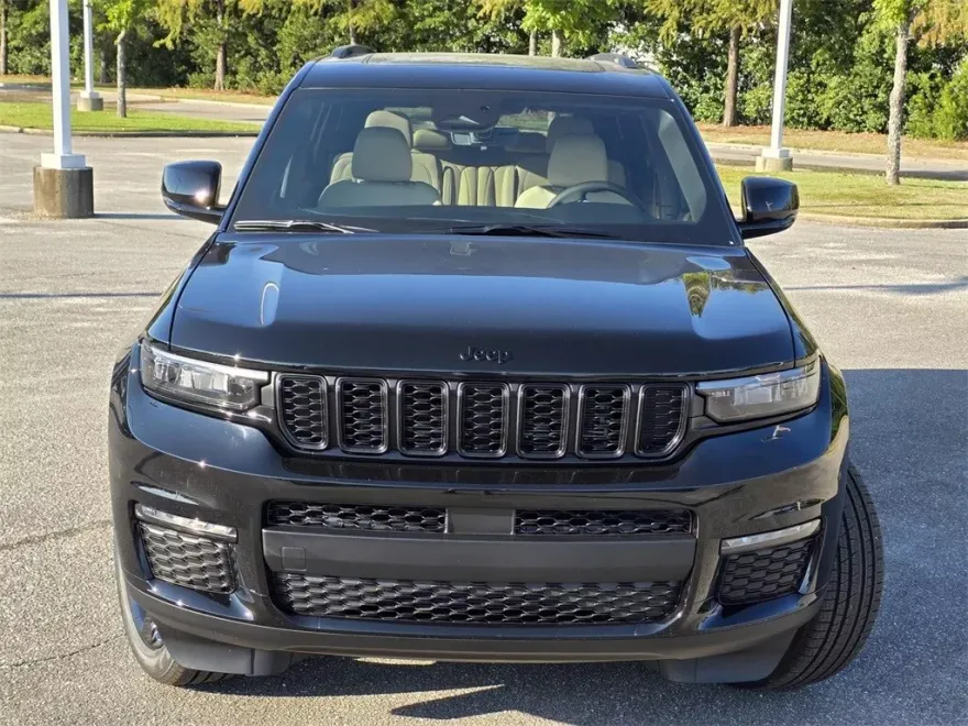 2025 Jeep Grand Cherokee Limited photo 1