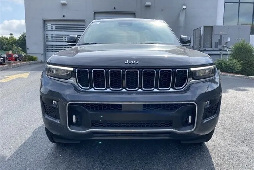 2022 Jeep Grand Cherokee Overland photo 1