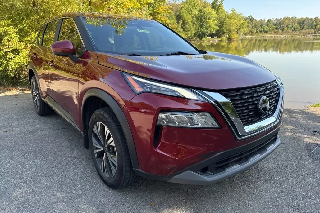 2023 Nissan Rogue SV photo 1