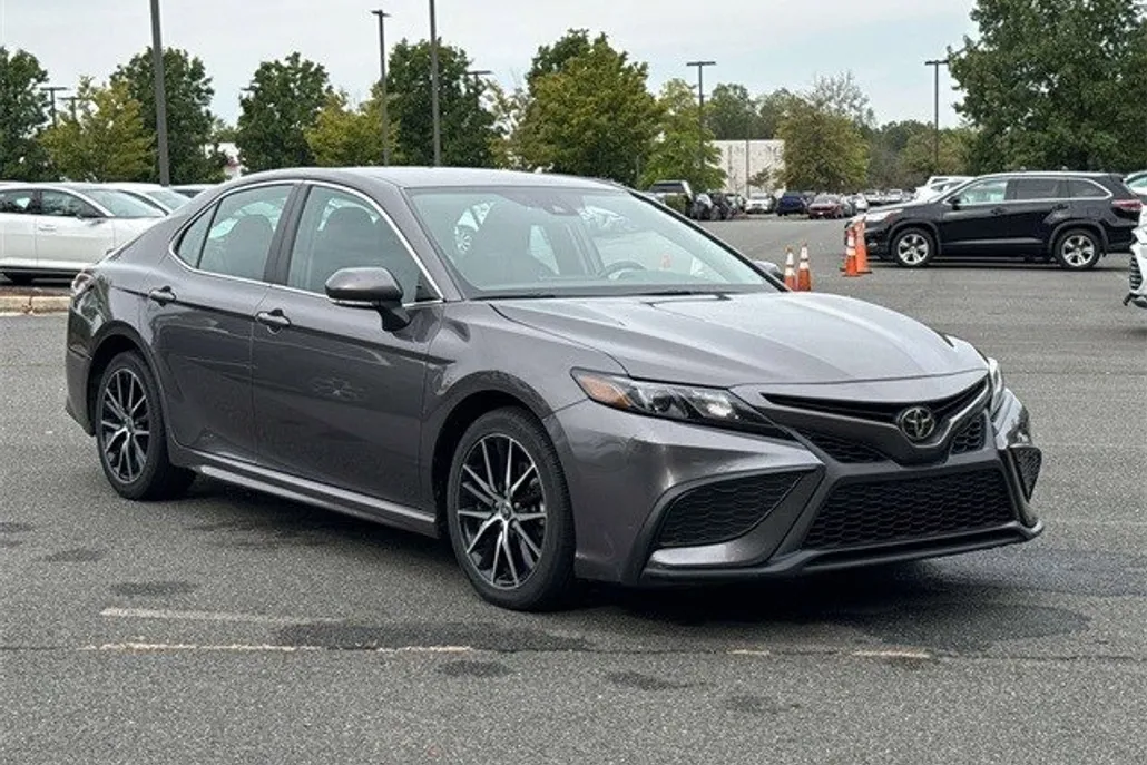 2023 Toyota Camry SE photo 1