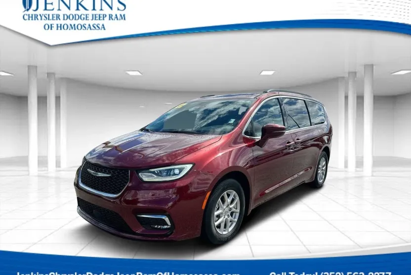 2022 Chrysler Pacifica Touring L photo 1