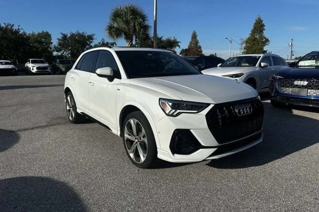 2021 Audi Q3 S line Premium Plus 45 TFSI photo 1