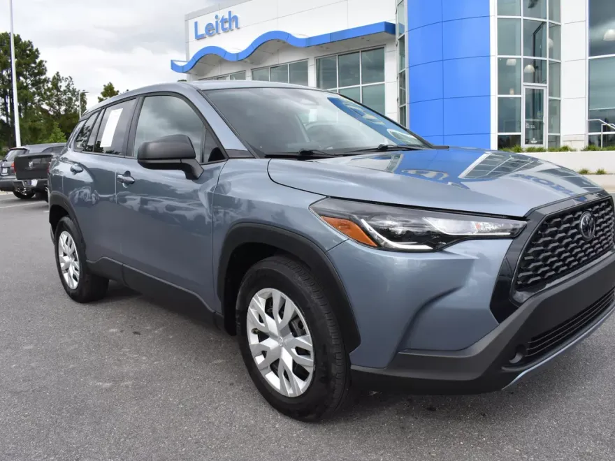 2024 Toyota Corolla Cross L photo 1
