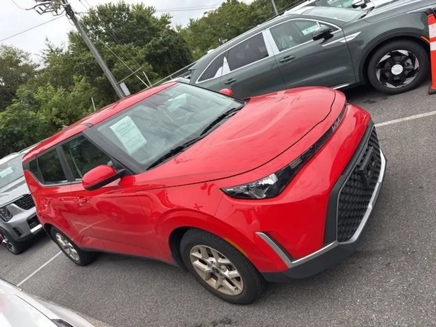 2023 Kia Soul LX photo 1