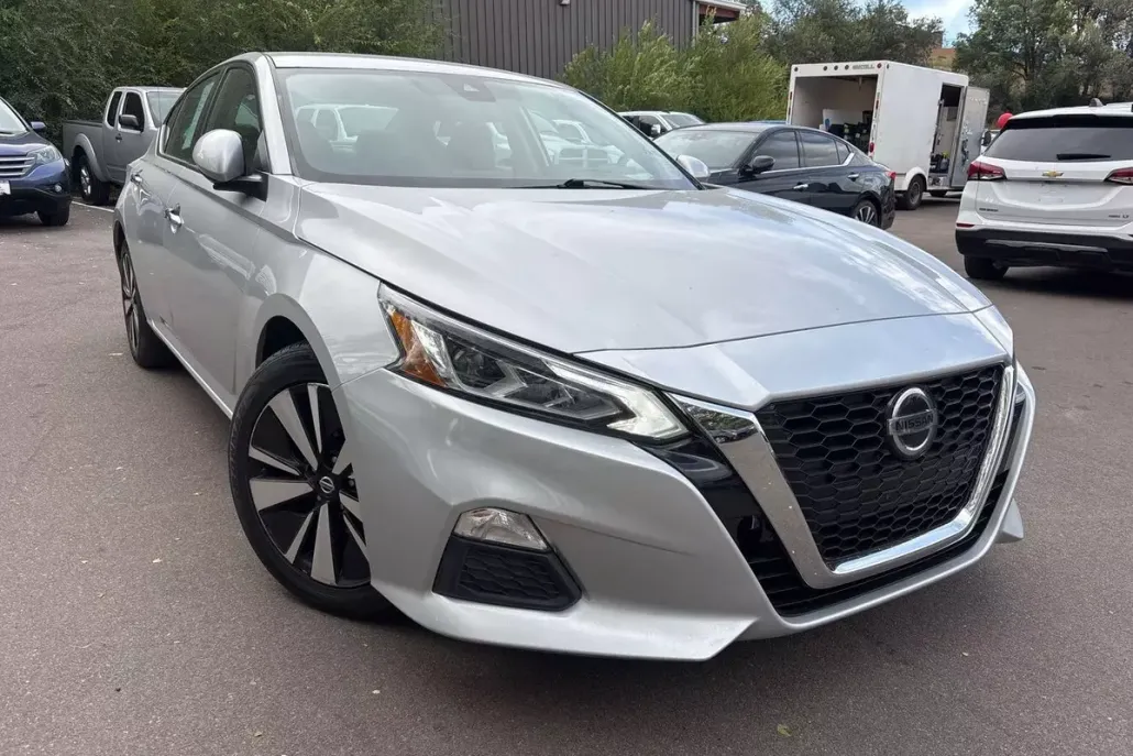 2021 Nissan Altima SV photo 1
