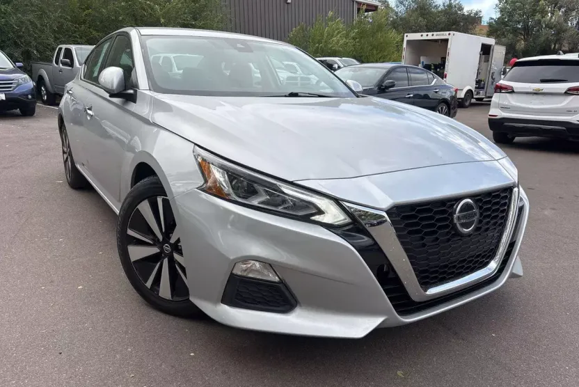 2021 Nissan Altima SV photo 1