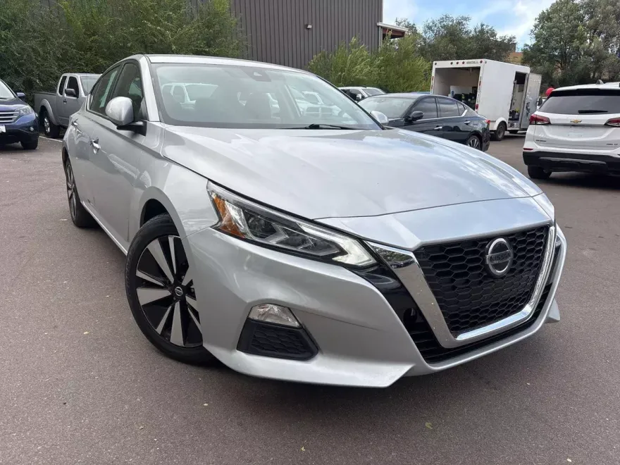 2021 Nissan Altima SV photo 1