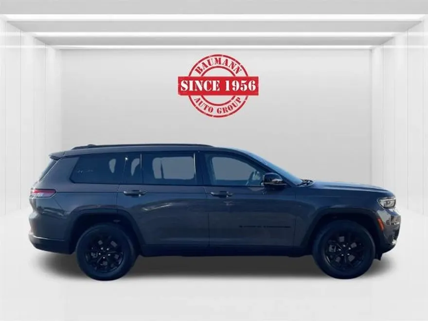 2024 Jeep Grand Cherokee Laredo Altitude photo 1