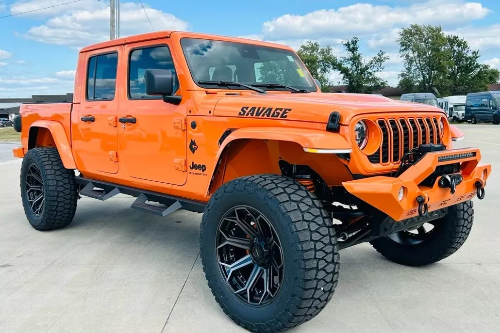 2025 Jeep Gladiator Sport S photo 1
