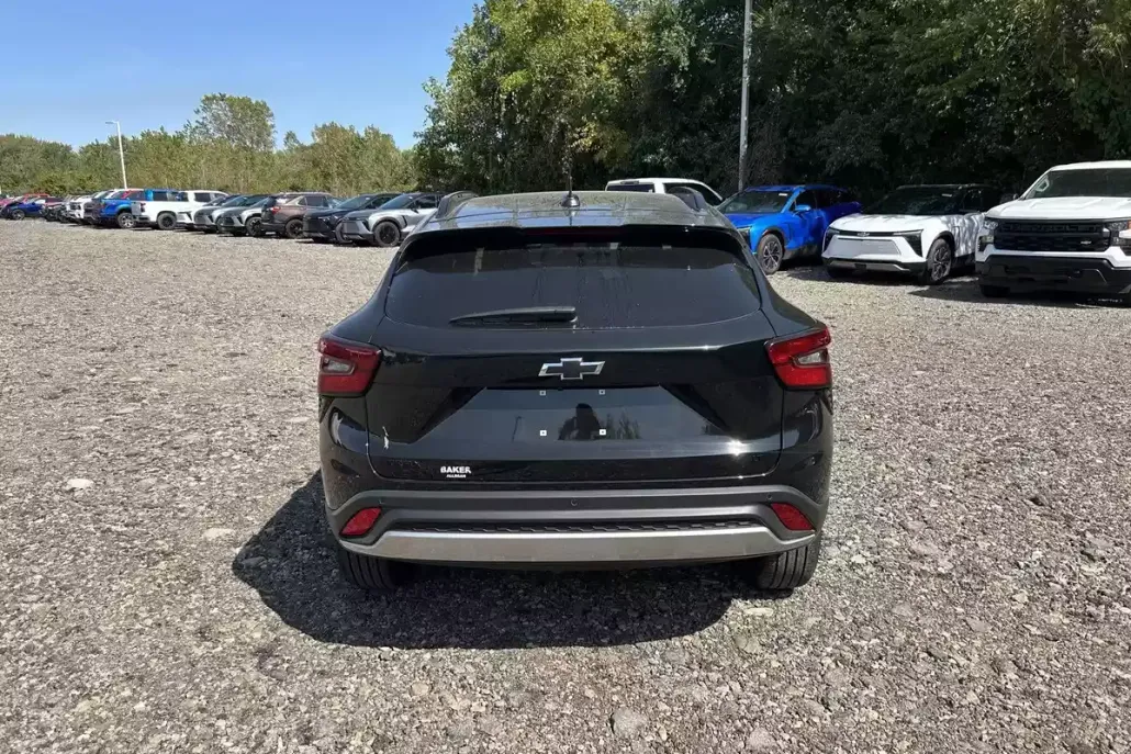 2025 Chevrolet Trax LT photo 1