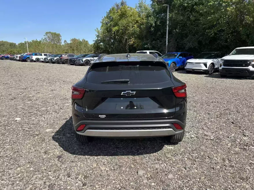 2025 Chevrolet Trax LT photo 1