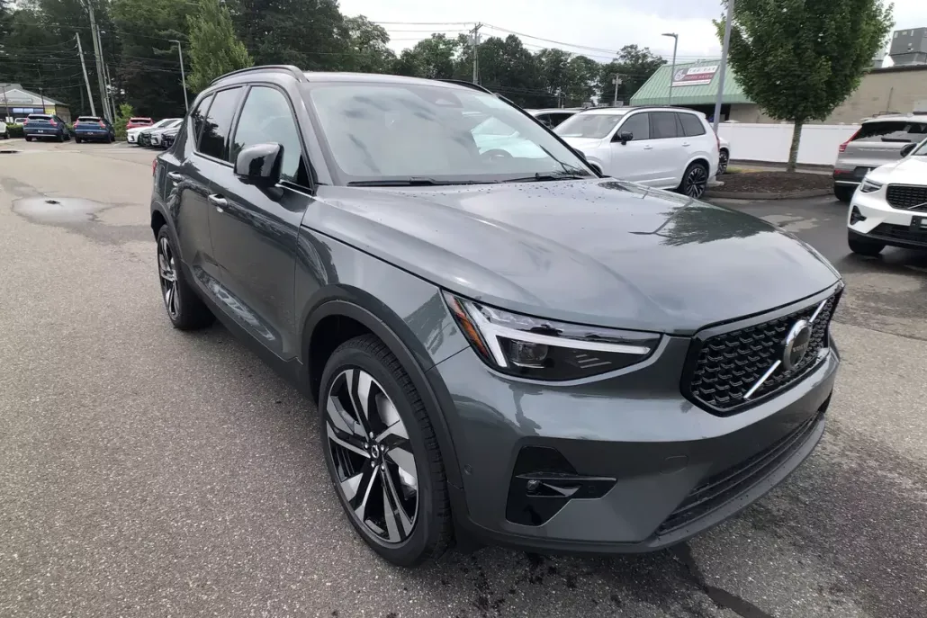 2026 Volvo XC40 photo 1