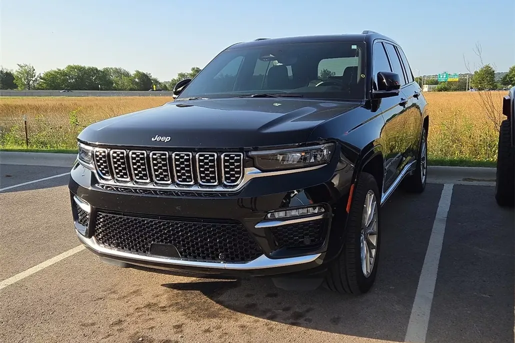 2023 Jeep Grand Cherokee Summit photo 1