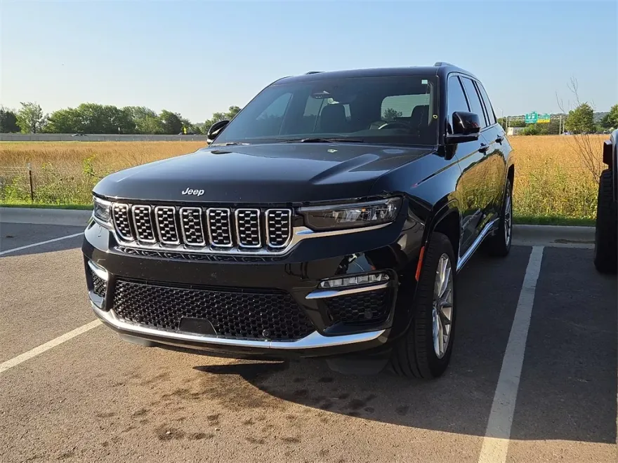 2023 Jeep Grand Cherokee Summit photo 1
