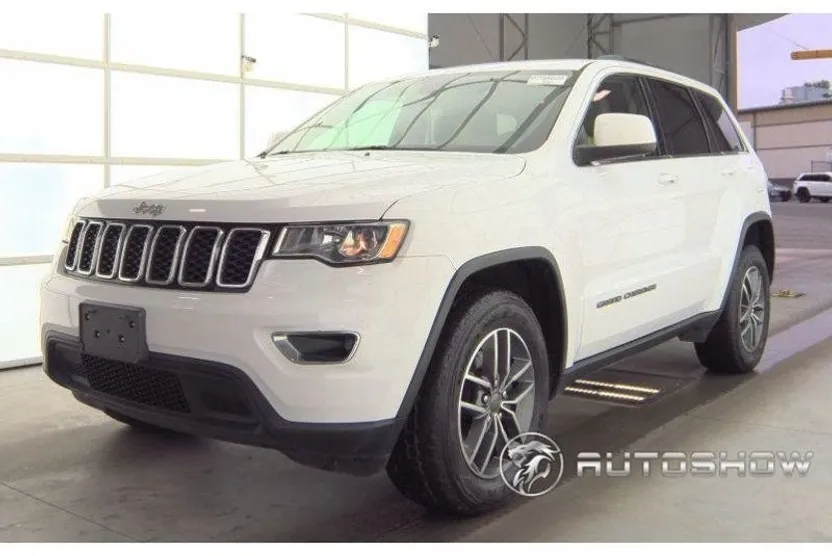 2019 Jeep Grand Cherokee Laredo E photo 1